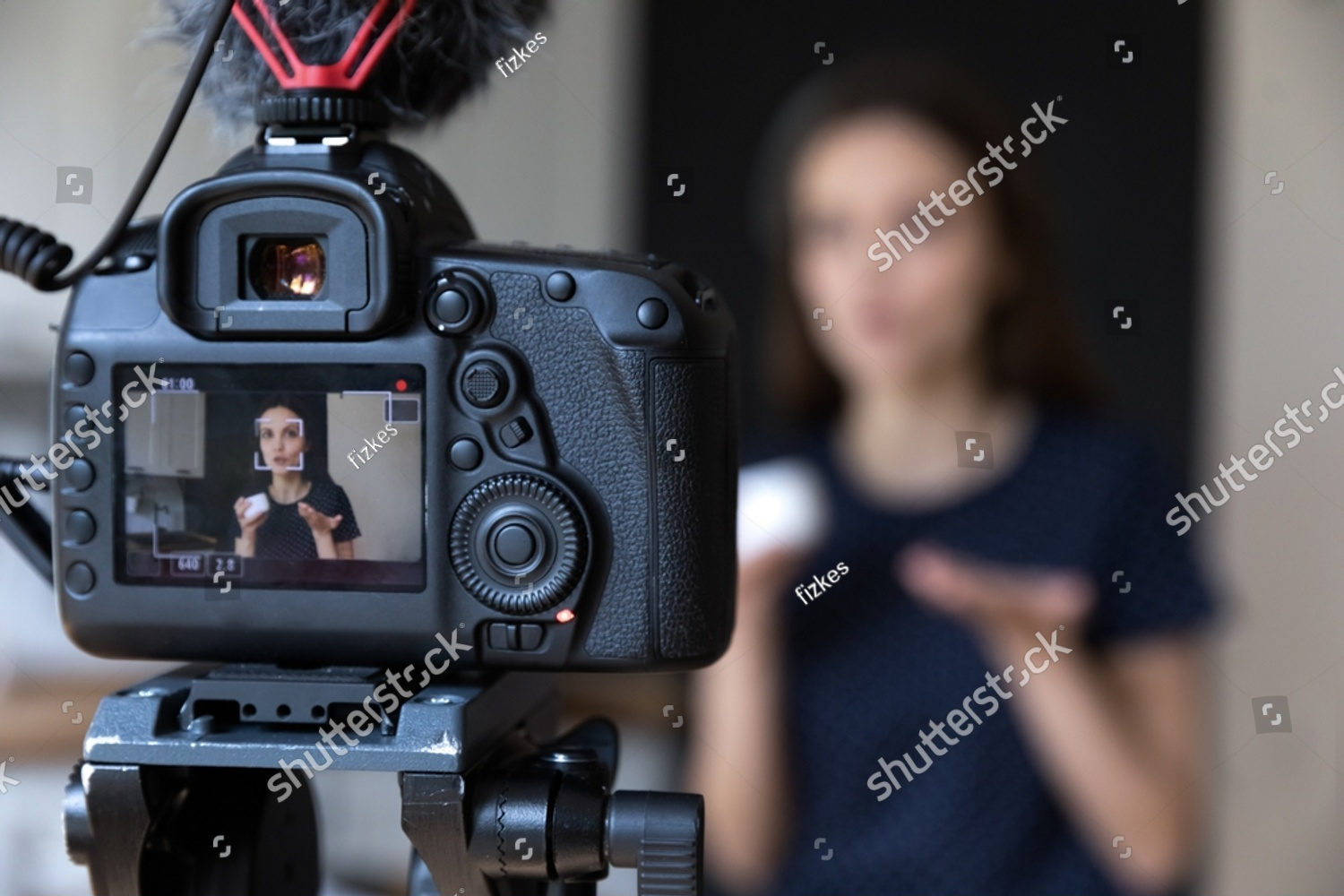 Mastering Virtual and Hybrid Communication: Thrive in the New Era of Public Speaking